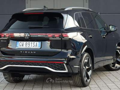 Volkswagen Tiguan 2.0 TDI 150 CV DSG R-Line Nero usata Caorso