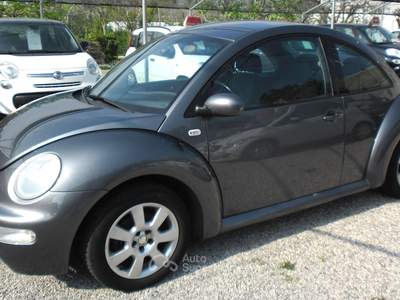 Volkswagen New Beetle ADATTA A NEOPATENTATI Grigio usata Puegnago sul Garda