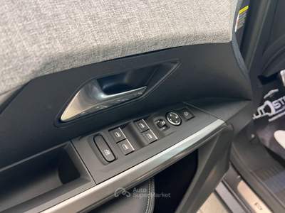 Peugeot 5008 5008 1.2 hybrid GT 145cv 7p.ti e-dcs6 Grigio usata Piombino Dese