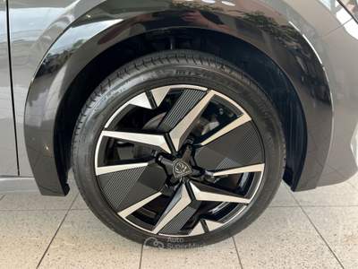 Peugeot 208 208 1.2 hybrid GT 136cv e-dcs 6 Grigio usata Piombino Dese