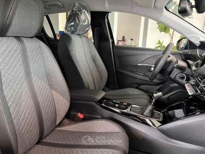 Peugeot 208 208 1.2 puretech Allure s&s 100cv Nero usata Piombino Dese
