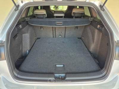 Volkswagen Golf Golf Variant 2.0 TDI 150 CV DSG SCR R-Line usata MONTECOSARO