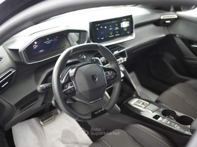Peugeot 208 Hybrid 136 e-DCS6 5 porte GT Nero usata Pozzuoli