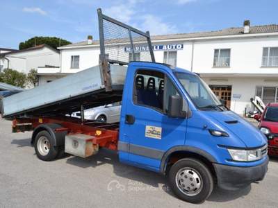 Iveco Daily 35C9 2.8 TDI RIBALTABILE TRILATERALE Blu/Azzurro usata COMACCHIO
