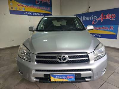 Toyota RAV4 RAV4 2.2 D-4D 136 CV DPF Argento usata ADRANO