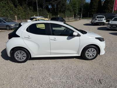 Toyota Yaris 1.5 92cv Hybrid Business N1 Bianco usata Rocca Priora