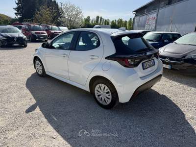 Toyota Yaris 1.5 92cv Hybrid Business N1 Bianco usata Rocca Priora