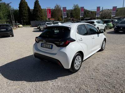 Toyota Yaris 1.5 92cv Hybrid Business N1 Bianco usata Rocca Priora