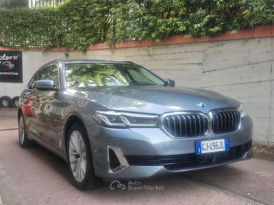 BMW Serie 5 520d 520 520d G31 Touring mhev 48V xdrive Luxury auto usata Milano