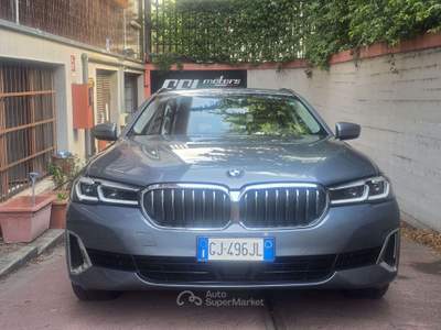 BMW Serie 5 520d 520 520d G31 Touring mhev 48V xdrive Luxury auto usata Milano