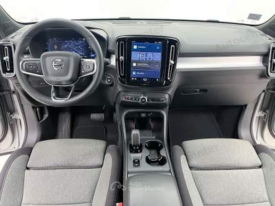 Volvo XC40 B3 163CV AUT CORE Argento usata Bassano del Grappa