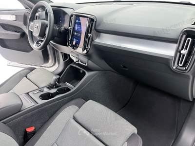 Volvo XC40 B3 163CV AUT CORE Argento usata Bassano del Grappa