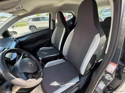 Toyota Aygo Aygo 1.0 VVT-i 69 CV 5p. x-clusiv Grigio usata Massa