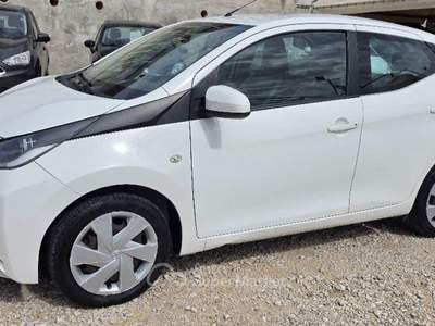 Toyota Aygo 1.0 VVT-i 69 CV 5 porte x-play Bianco usata Napoli