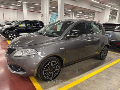 Lancia Ypsilon Ecochic 1.0 70cv Firefly Hybrid S&S Gold Grigio usata Palermo