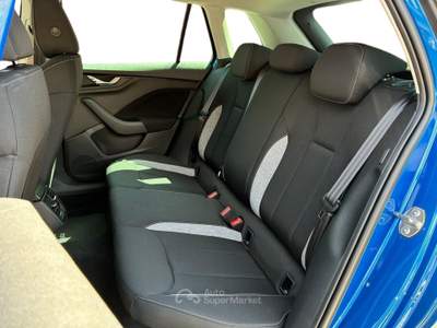 Skoda Kamiq 1.0 TSI Black Dots DSG 85kW Blu/Azzurro usata Pistoia