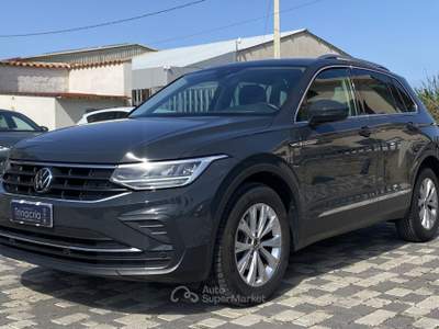 Volkswagen Tiguan Life 2.0 TDI 122 CV Grigio usata Borgetto