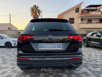 Volkswagen Tiguan Life 2.0 TDI 122 CV Nero usata Borgetto