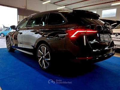 Skoda Octavia Wagon 2.0 TDI 4x4 DSG CLEVER EDITION FULL GANCIO Nero usata Creazzo