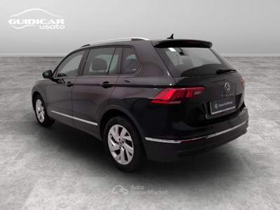 Volkswagen Tiguan 2.0 TDI SCR Life DSG Nero usata Lucca
