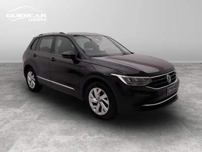 Volkswagen Tiguan 2.0 TDI SCR Life DSG Nero usata Lucca