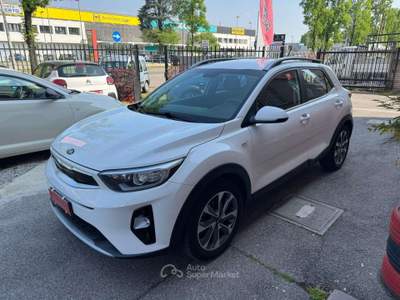 Kia Stonic 1.0 t-gdi Style 120cv Bianco usata Cernusco sul Naviglio