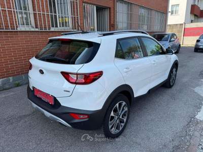 Kia Stonic 1.0 t-gdi Style 120cv Bianco usata Cernusco sul Naviglio