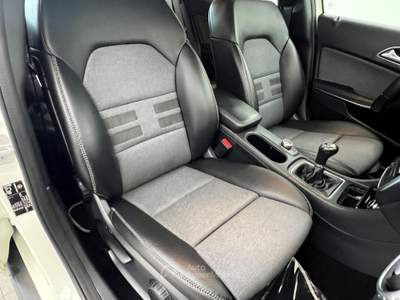 Mercedes-Benz GLA GLA 180 d Business Bianco usata Fucecchio