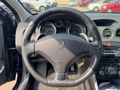 Peugeot 308 1.6 8V e-HDi 115CV S&S AUT. SW Sport Nero usata Milano