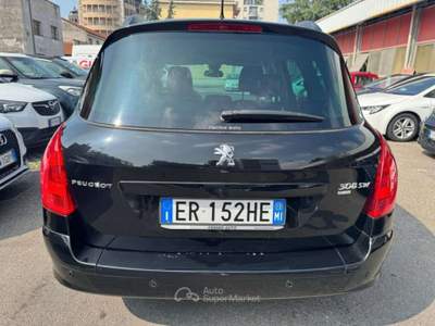 Peugeot 308 1.6 8V e-HDi 115CV S&S AUT. SW Sport Nero usata Milano
