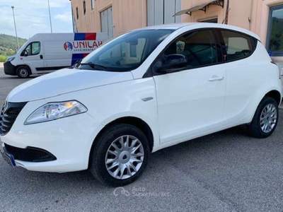 Lancia Ypsilon Ypsilon III 2011 0.9 t.air Elefantino ecochic metano 80cv my14 Bianco usata Corciano