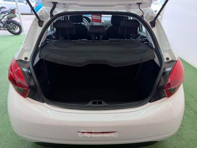 Peugeot 208 1.6 DIESEL 75CV Bianco usata Giugliano