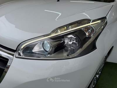 Peugeot 208 1.6 DIESEL 75CV Bianco usata Giugliano