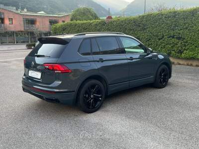 Volkswagen Tiguan 2.0 TDI 150 CV SCR DSG R-Line Grigio usata Ala