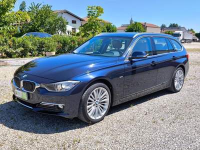 BMW Serie 3 320d d Touring Luxury Blu/Azzurro usata Casteggio