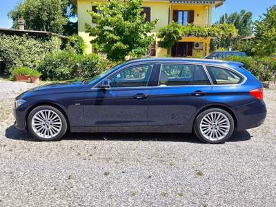 BMW Serie 3 320d d Touring Luxury Blu/Azzurro usata Casteggio