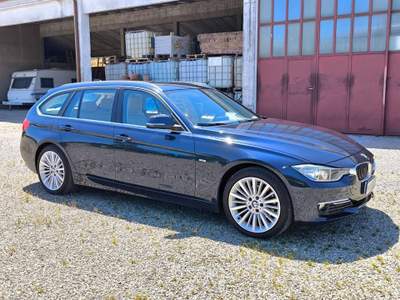 BMW Serie 3 320d d Touring Luxury Blu/Azzurro usata Casteggio