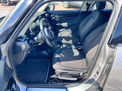 MINI Cooper 1.5 Cooper Classic 5 porte Automatica / Tetto Nero Argento usata Pieve di Soligo