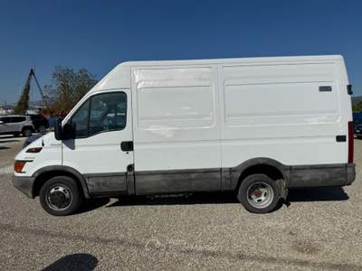 Iveco Daily 35C12  2.3 Hpi TDI PM-TA Furg. Bianco usata Arezzo