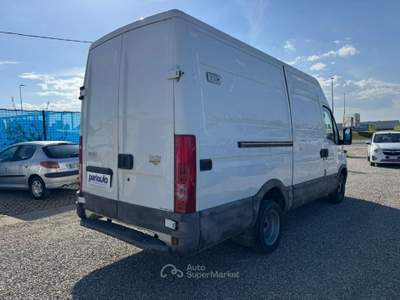 Iveco Daily 35C12  2.3 Hpi TDI PM-TA Furg. Bianco usata Arezzo