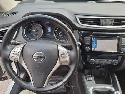 Nissan Qashqai 110cv nav retrocamera sensori usata Giugliano in Campania