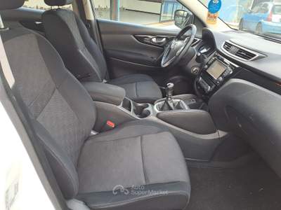 Nissan Qashqai 110cv nav retrocamera sensori usata Giugliano in Campania