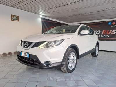 Nissan Qashqai 110cv nav retrocamera sensori usata Giugliano in Campania