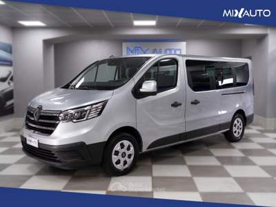 Renault Trafic Passenger 2.0 Blue DCI 150CV L2 Authentic Argento usata Latina