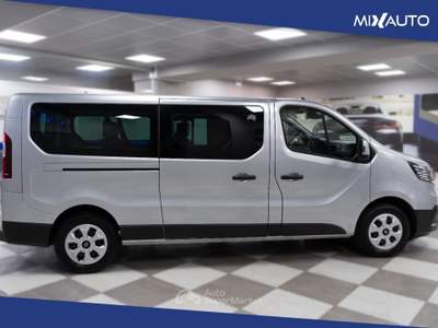 Renault Trafic Passenger 2.0 Blue DCI 150CV L2 Authentic Argento usata Latina