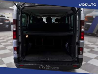 Renault Trafic Passenger 2.0 Blue DCI 150CV L2 Authentic Argento usata Latina