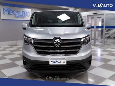 Renault Trafic Passenger 2.0 Blue DCI 150CV L2 Authentic Argento usata Latina