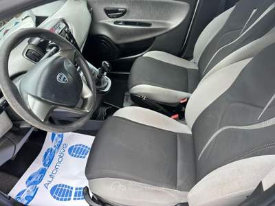 Lancia Ypsilon Ypsilon 1.2 8v Gold s&amp;s 69cv Bianco usata Altidona