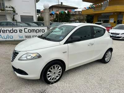 Lancia Ypsilon Ypsilon 1.2 8v Gold s&amp;s 69cv Bianco usata Altidona