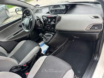 Lancia Ypsilon Ypsilon 1.2 8v Gold s&amp;s 69cv Bianco usata Altidona